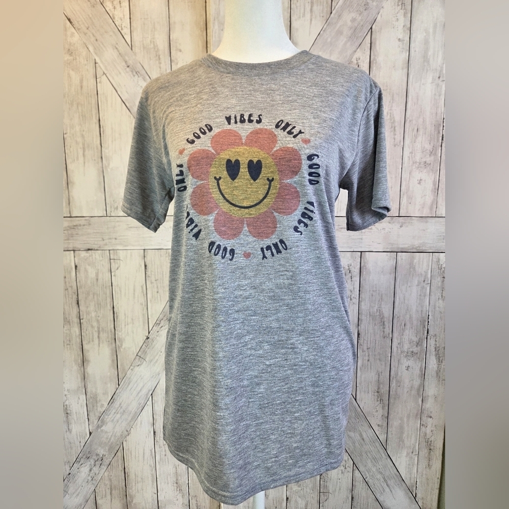 Gildan Gray Tee with Pink Flower and Yellow Smiley